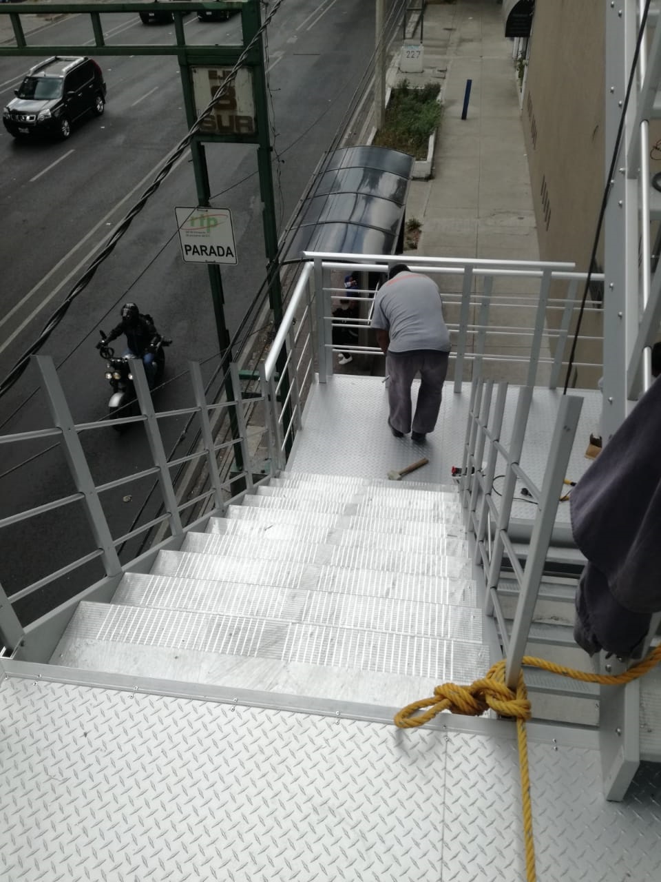 Escalmex  Escaleras, Escaleras de emergencia para edificios, escaleras  desplegables, escaleras basculantes, escaleras contraincendios, escaleras  de emergencia para escuelas